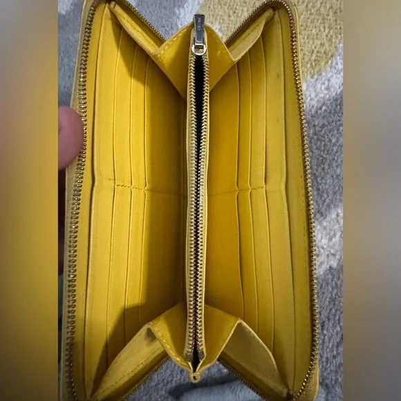 Rare Celine zip around wallet black and yellow - Picture 7 of 12